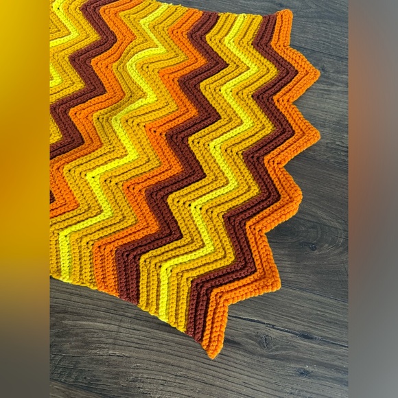 Vintage 70s crochet runner - Picture 2 of 2